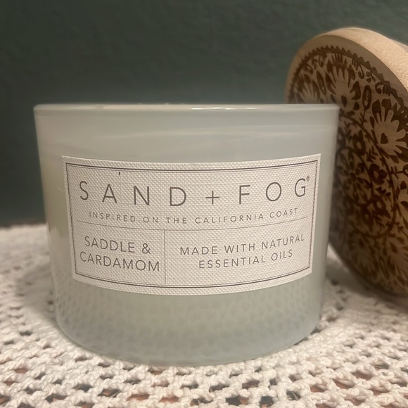 Saddle & Cardamom Scented Candle - Picture 11 of 13
